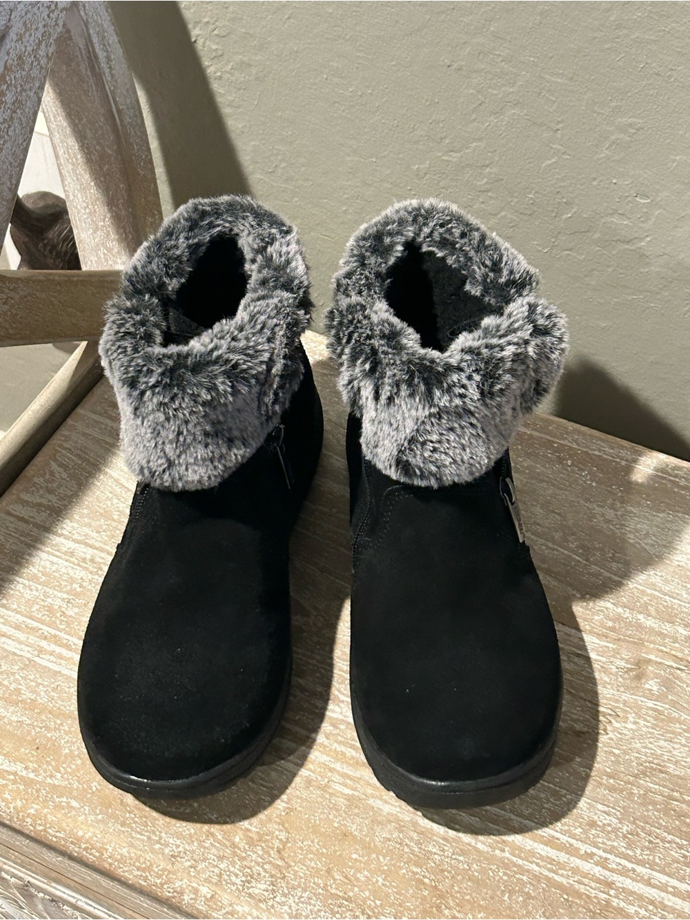 Khombu Black Winter Ankle Boots with Gray Faux Fur Cuff